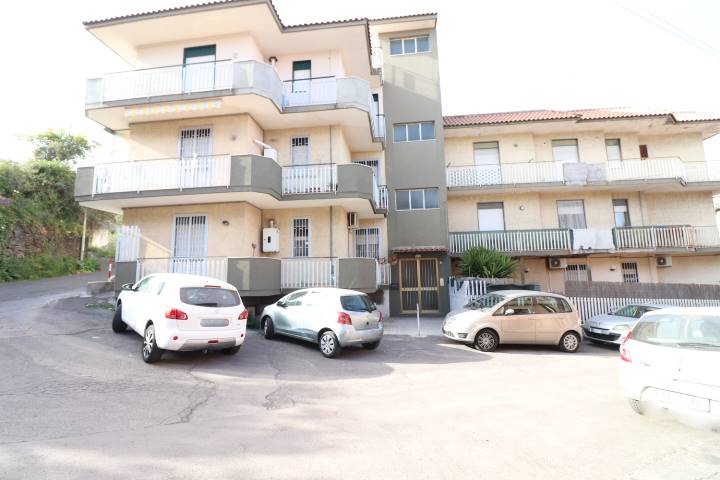 Appartamento in vendita a Aci Catena, 3 locali, zona Località: ACI SAN FILIPPO, prezzo € 75.000 | PortaleAgenzieImmobiliari.it