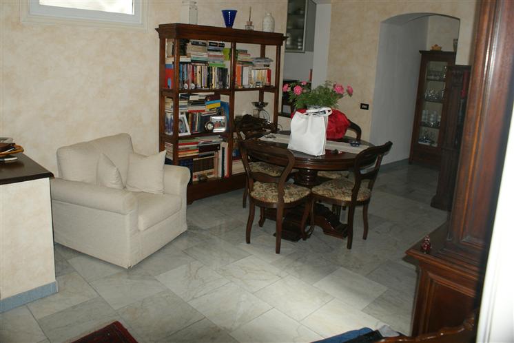Appartamento in vendita a Sarzana, 5 locali, prezzo € 295.000 | CambioCasa.it