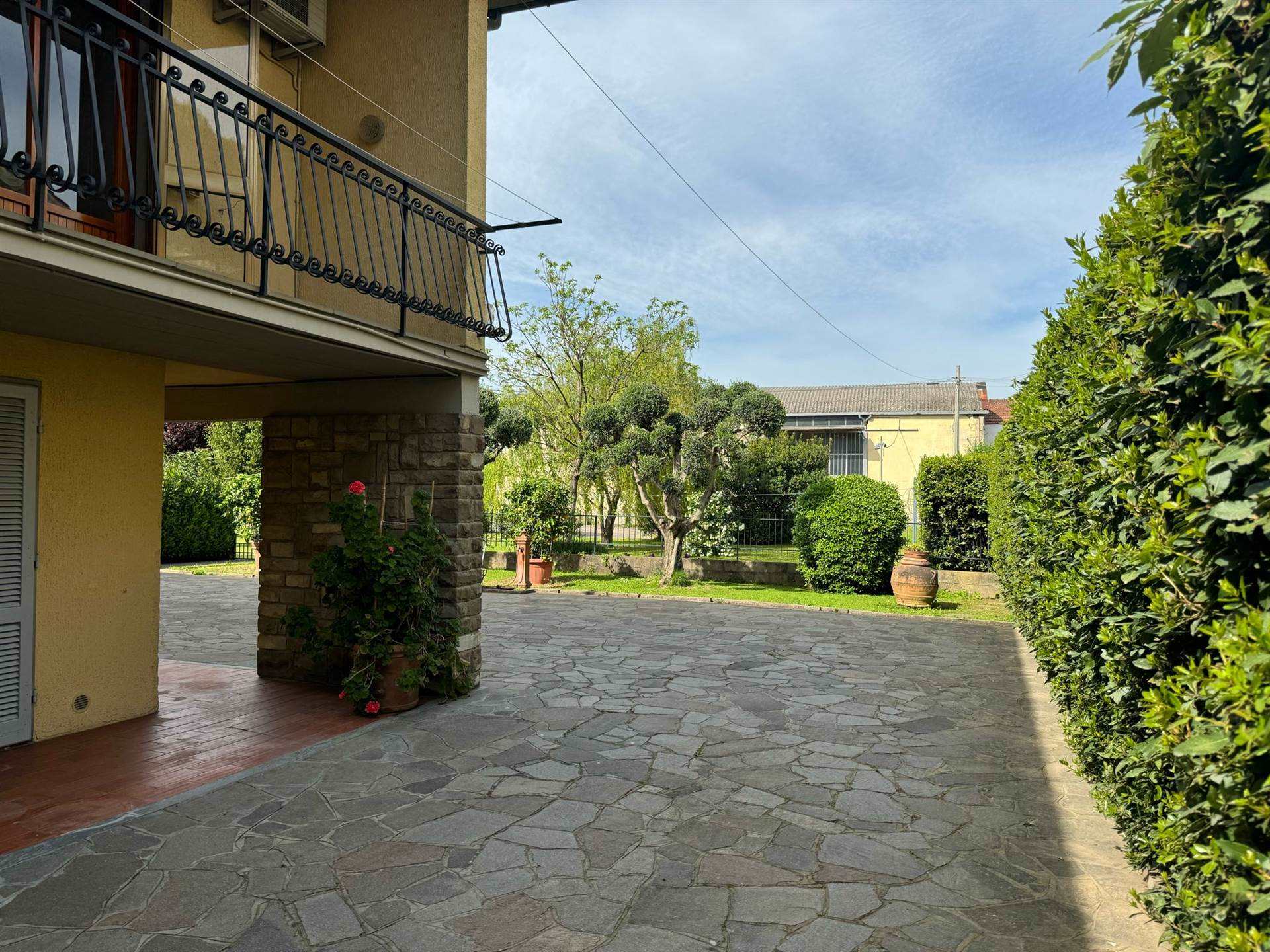 Villa a Schiera in vendita a Prato, 10 locali, prezzo € 760.000 | PortaleAgenzieImmobiliari.it