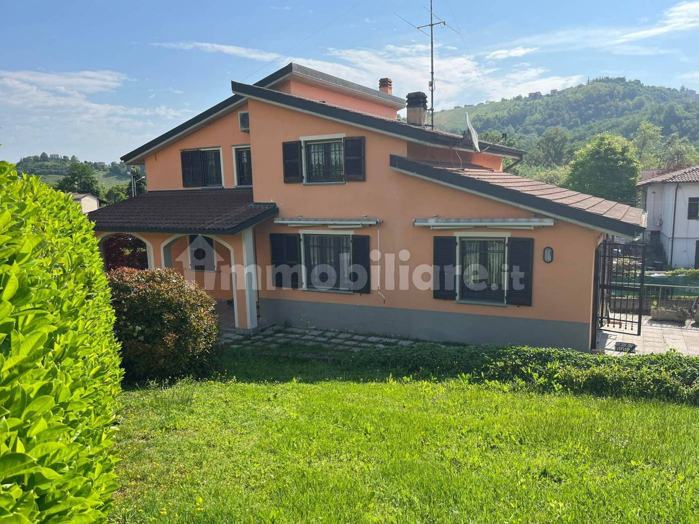 Villa in vendita a Canneto Pavese, 7 locali, zona Località: RONCOLE, prezzo € 190.000 | PortaleAgenzieImmobiliari.it