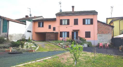 Villa Bifamiliare in vendita a Broni, 12 locali, zona Località: FONDONI, prezzo € 263.000 | PortaleAgenzieImmobiliari.it