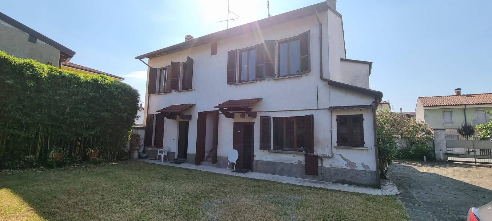 Villa in vendita a Motta Visconti, 8 locali, prezzo € 220.000 | CambioCasa.it