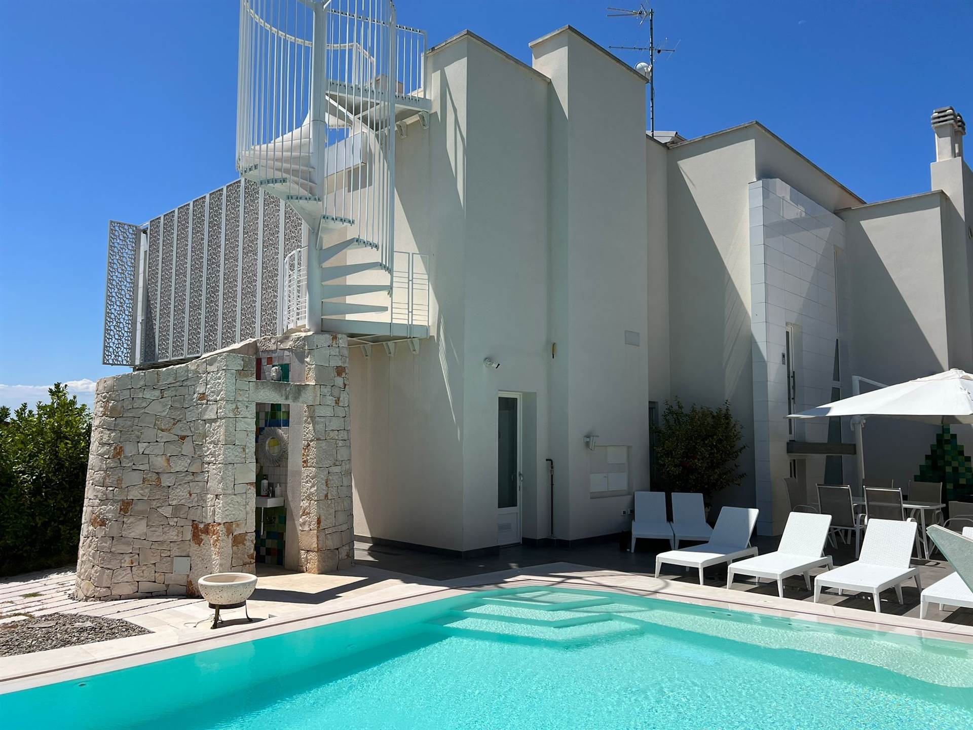Villa in vendita a Putignano, 13 locali, zona Località: OSPEDALE, prezzo € 1.070.000 | PortaleAgenzieImmobiliari.it