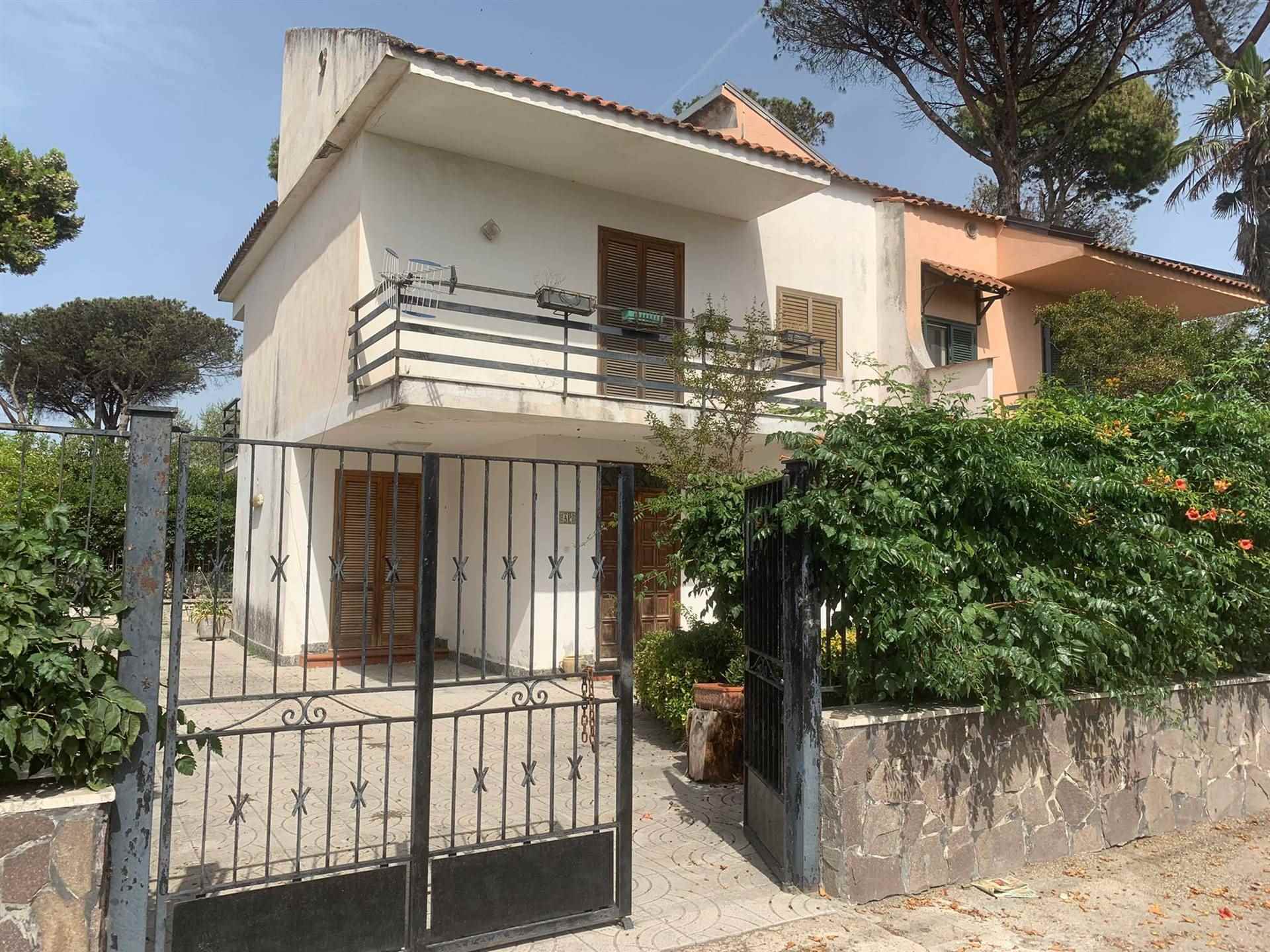 Villa in vendita a Castel Volturno, 4 locali, zona Località: BAIA VERDE - PINETA GRANDE, prezzo € 75.000 | PortaleAgenzieImmobiliari.it