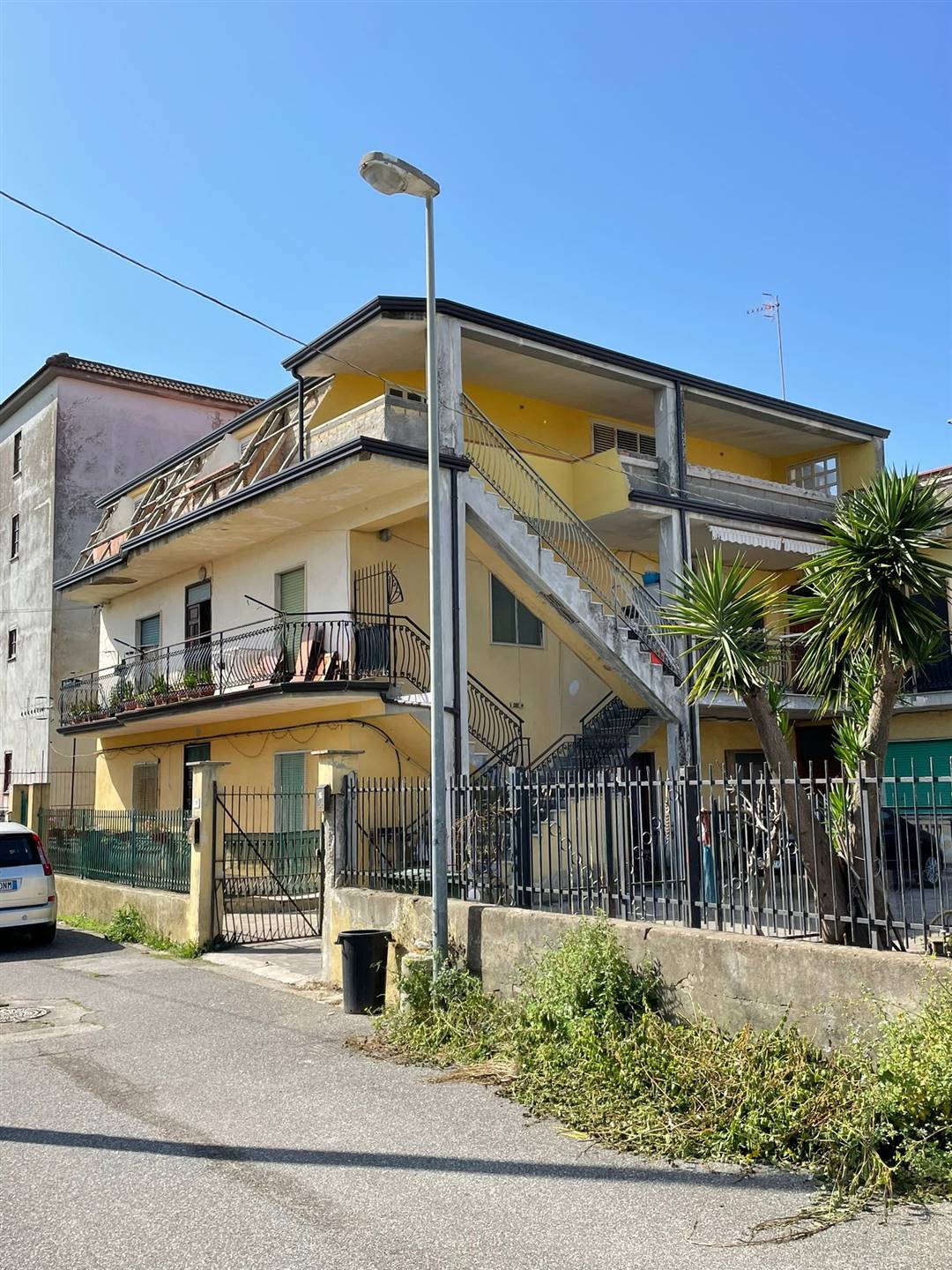 Palazzo / Stabile in vendita a Castel Volturno, 15 locali, zona Località: CASTEL VOLTURNO - SCATOZZA, prezzo € 160.000 | PortaleAgenzieImmobiliari.it