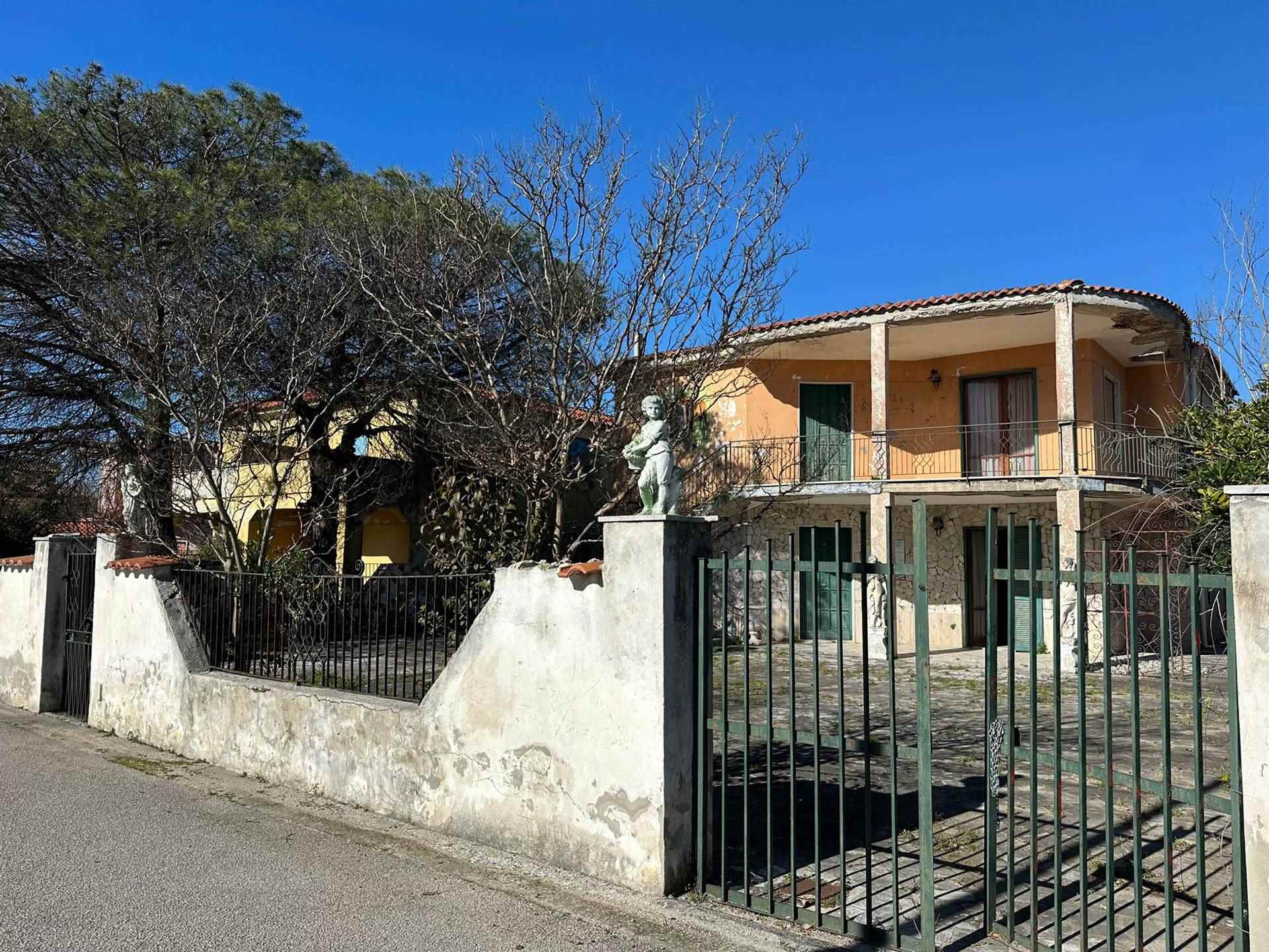 Villa Bifamiliare in vendita a Castel Volturno, 6 locali, zona Località: BAIA VERDE - PINETA GRANDE, prezzo € 80.000 | PortaleAgenzieImmobiliari.it