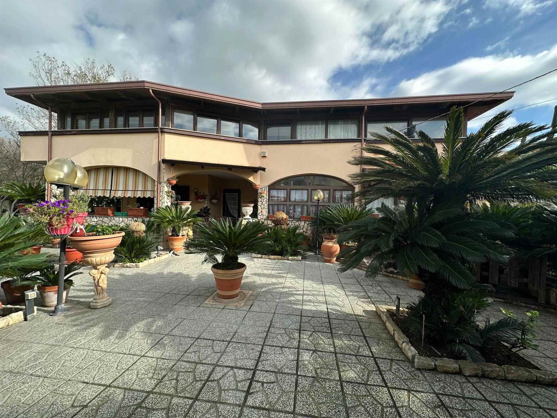 Villa in vendita a Castel Volturno, 11 locali, zona Località: DOMIZIANA DA SCATOZZA A PINETAMARE, prezzo € 380.000 | PortaleAgenzieImmobiliari.it