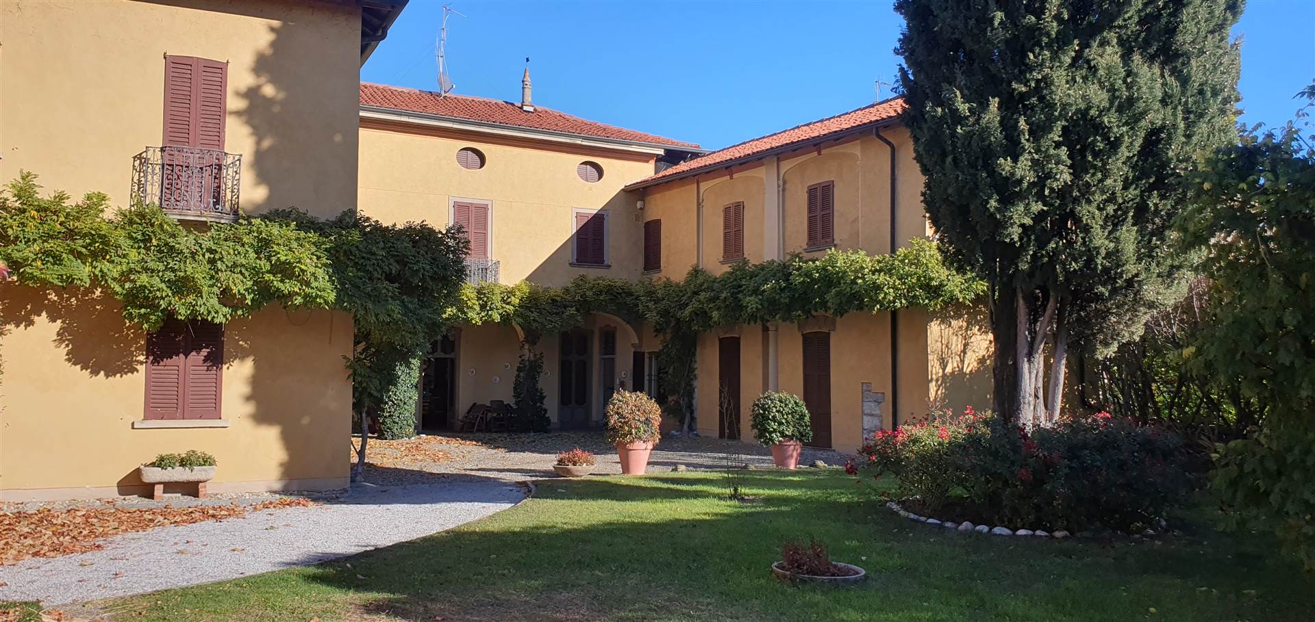 Palazzo / Stabile in vendita a Garbagnate Monastero, 28 locali, zona gio, Trattative riservate | PortaleAgenzieImmobiliari.it