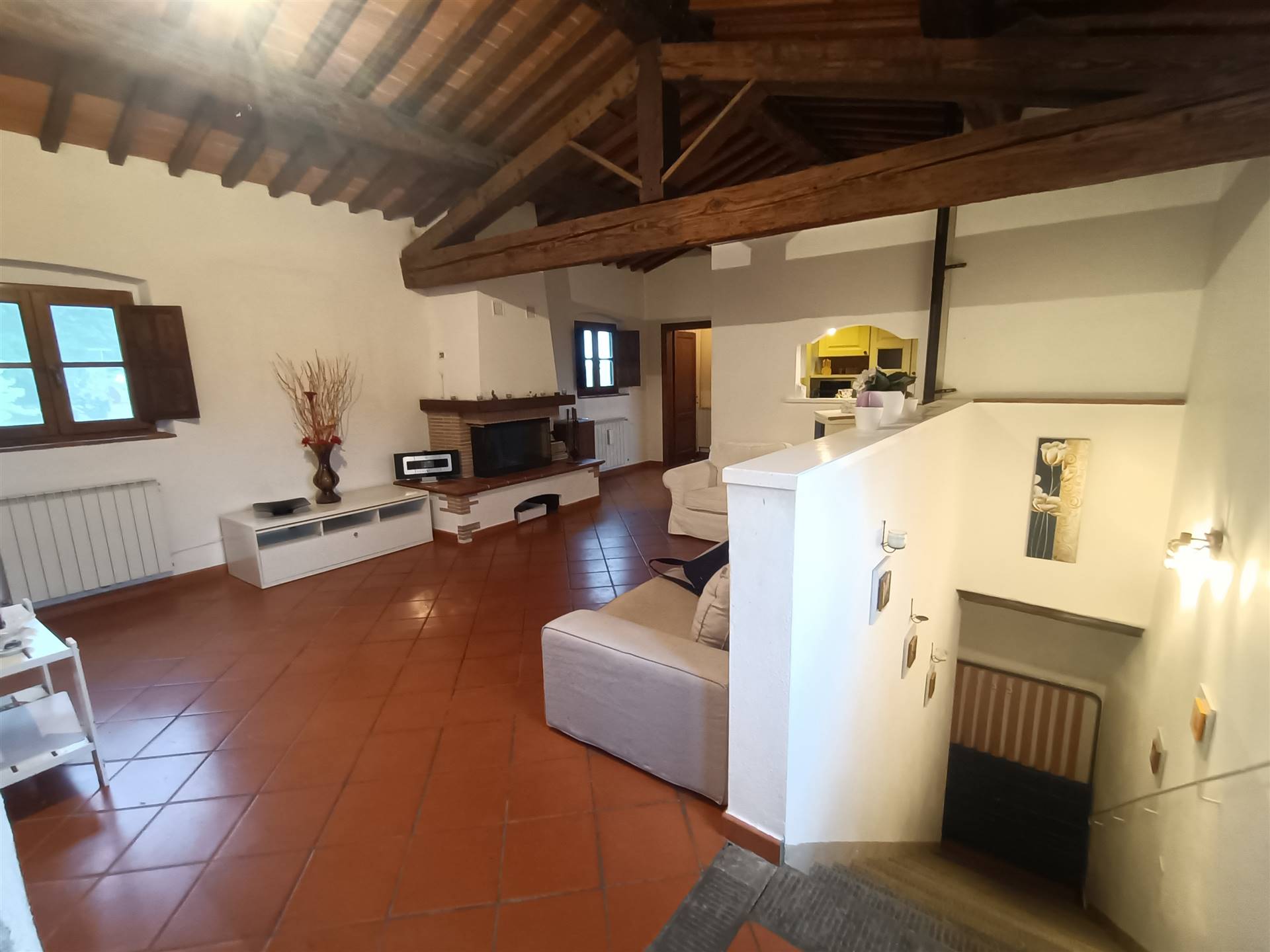 Appartamento in vendita a Castelfranco Piandiscò, 5 locali, zona Località: MATASSINO, prezzo € 200.000 | CambioCasa.it