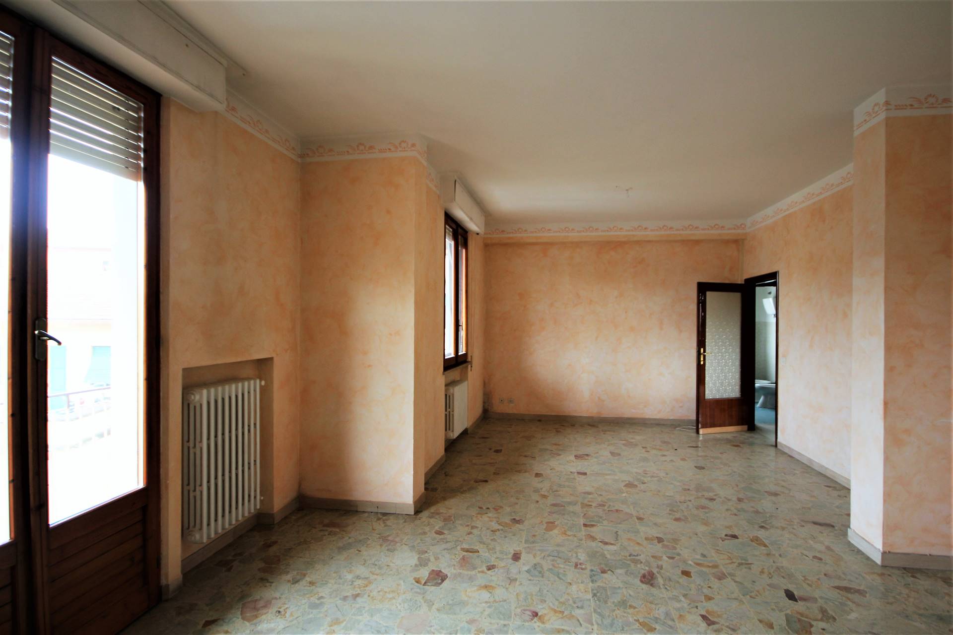 Appartamento in vendita a Chiusi, 5 locali, zona si Scalo, prezzo € 68.000 | PortaleAgenzieImmobiliari.it