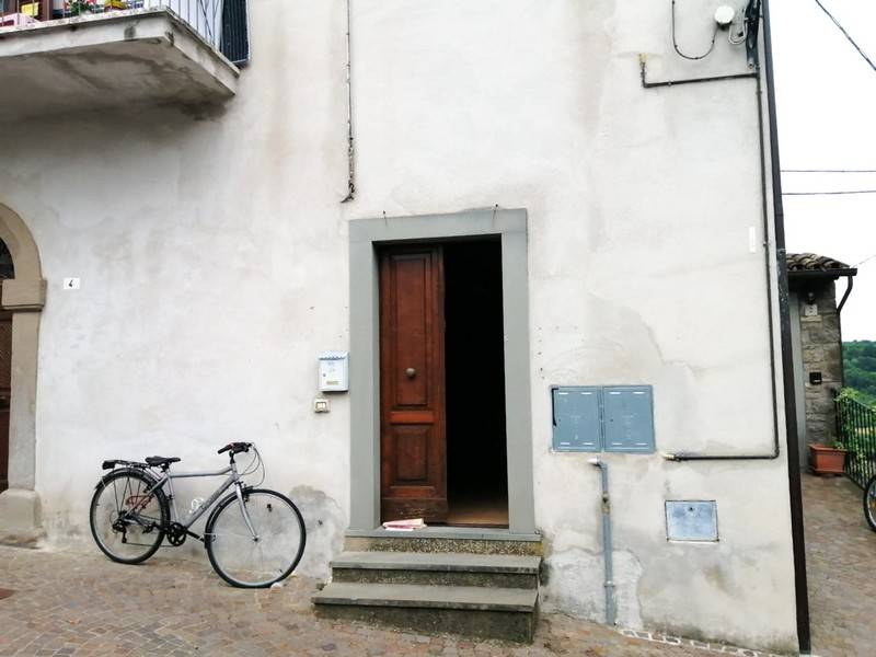 Appartamento in vendita a Baschi, 4 locali, prezzo € 49.000 | CambioCasa.it