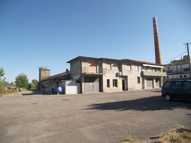 Magazzino in vendita a Torrita di Siena, 5 locali, prezzo € 125.000 | PortaleAgenzieImmobiliari.it
