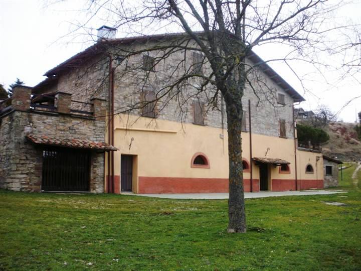 Rustico / Casale in vendita a Gubbio, 15 locali, prezzo € 790.000 | PortaleAgenzieImmobiliari.it