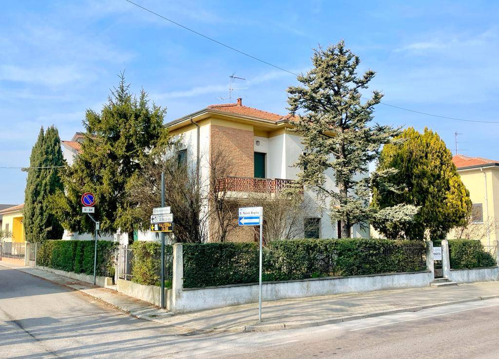 Soluzione Indipendente in vendita a Borgo Virgilio, 5 locali, zona Località: CERESE, prezzo € 189.000 | CambioCasa.it