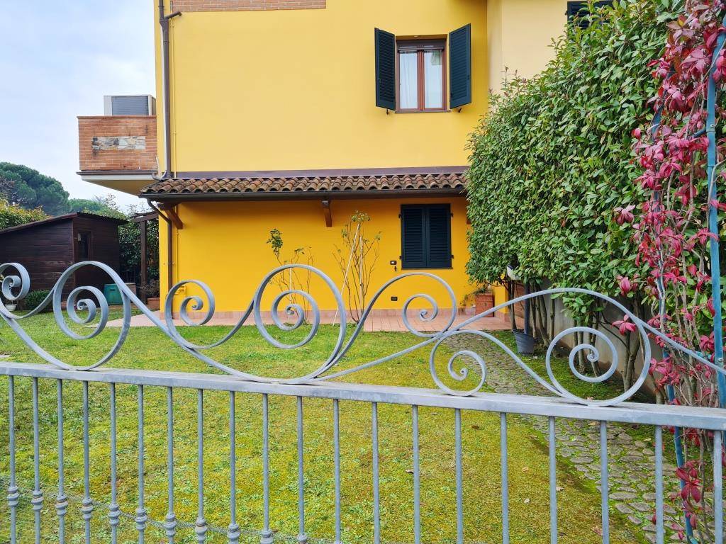 Villa a Schiera in vendita a Altopascio, 7 locali, zona a Pozzeveri, prezzo € 280.000 | PortaleAgenzieImmobiliari.it