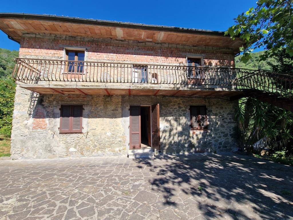 Villa in vendita a Villa Basilica, 8 locali, zona Località: PONTE A VILLA, prezzo € 195.000 | PortaleAgenzieImmobiliari.it