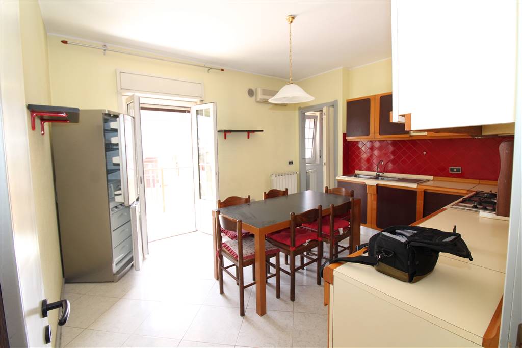 Appartamento in affitto a Lentini, 5 locali, zona Località: CENTRO, prezzo € 500 | CambioCasa.it