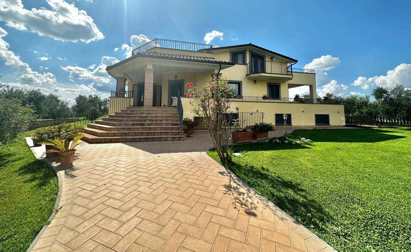 Villa in vendita a Fiano Romano, 6 locali, prezzo € 790.000 | PortaleAgenzieImmobiliari.it