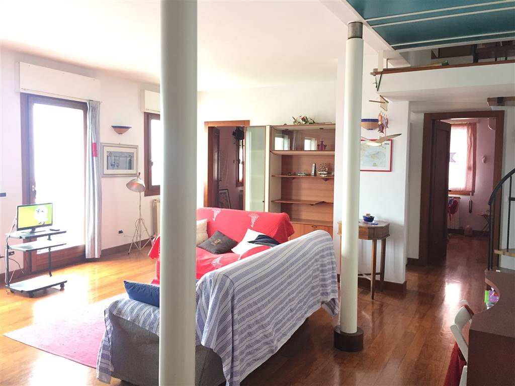 Appartamento in affitto a Chioggia, 4 locali, prezzo € 700 | CambioCasa.it