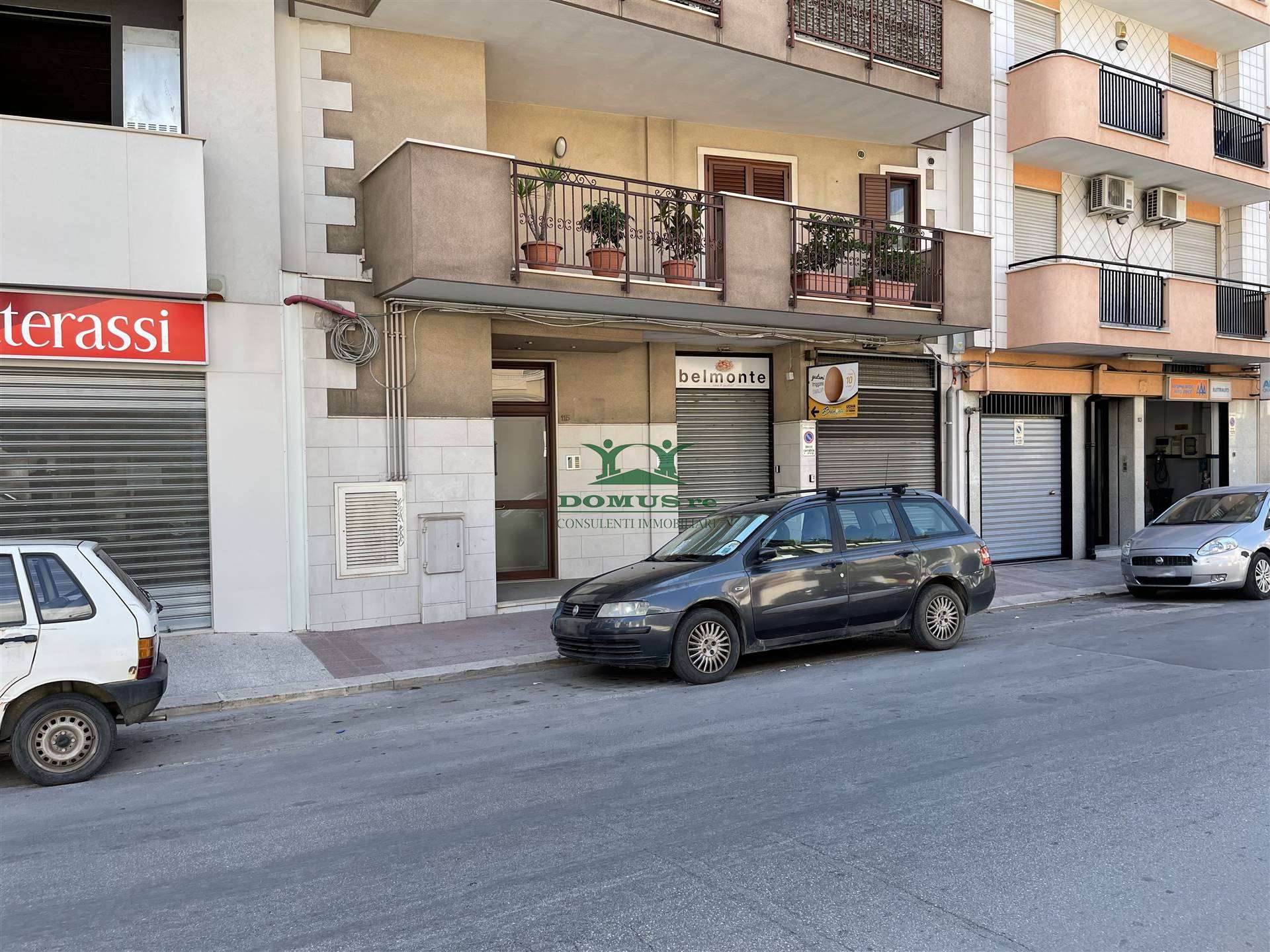 Immobile Commerciale in affitto a Andria, 1 locali, zona Località: SEMICENTRO, prezzo € 400 | CambioCasa.it