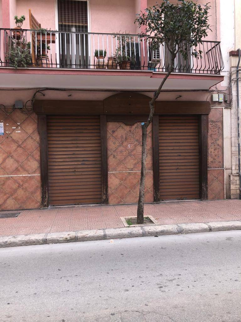 Attività / Licenza in affitto a Taranto, 2 locali, zona Zona: Trecarrare/Battisti, prezzo € 600 | CambioCasa.it