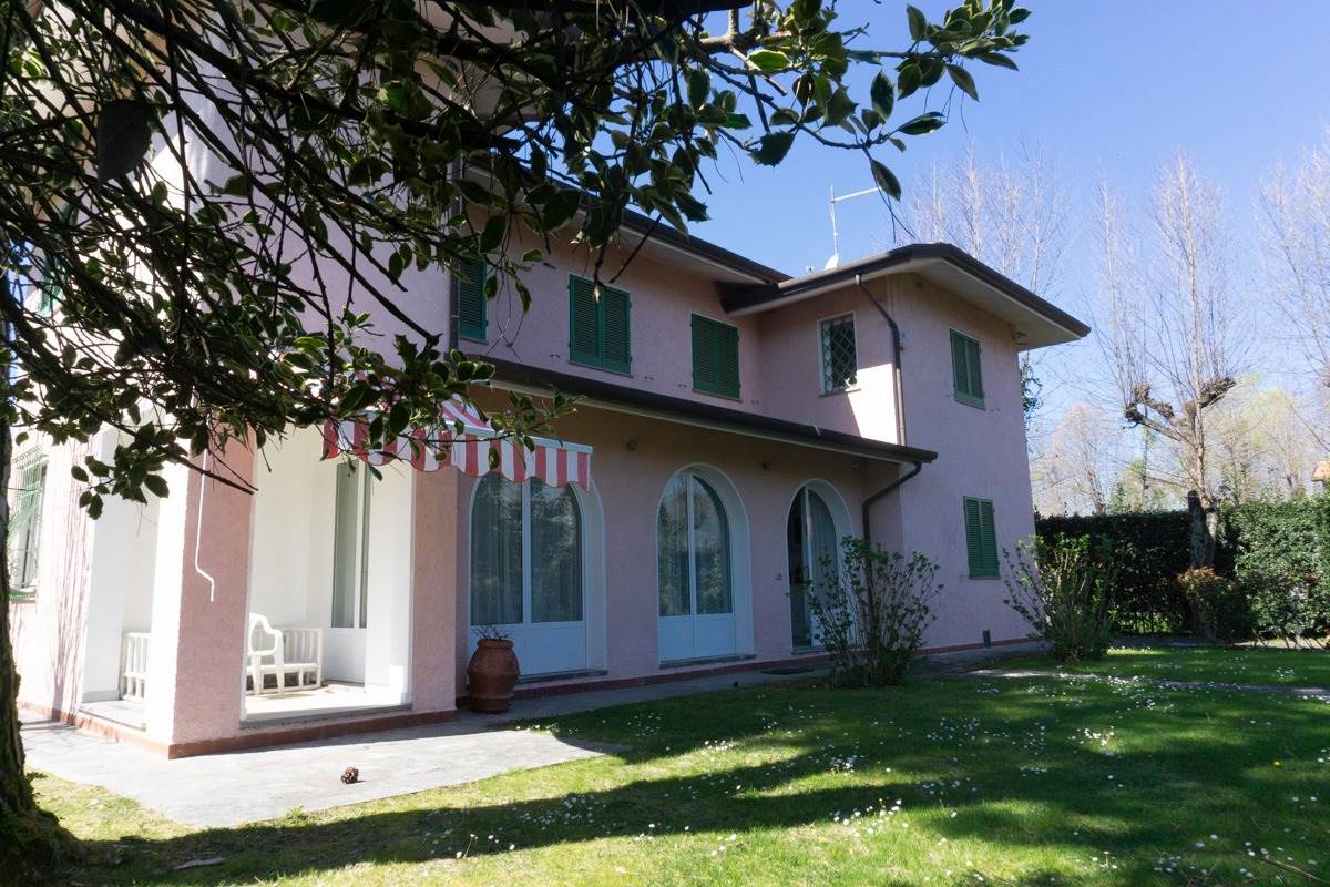 Villa in vendita a Forte dei Marmi, 8 locali, zona nna, prezzo € 2.400.000 | PortaleAgenzieImmobiliari.it