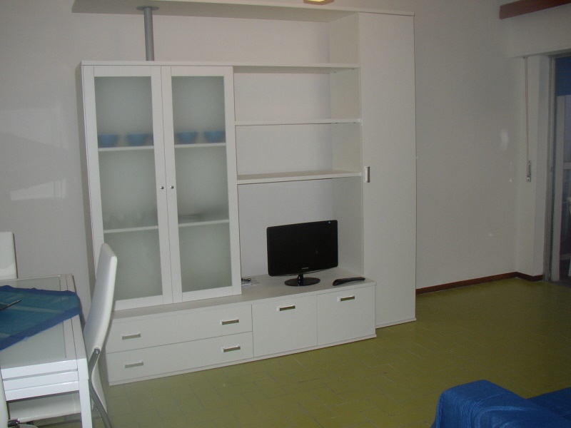 Appartamento in affitto a Follonica, 3 locali, zona Località: ZONA NUOVA, prezzo € 500 | CambioCasa.it
