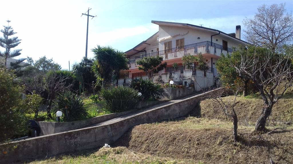 Villa in vendita a Torrenova, 7 locali, prezzo € 260.000 | CambioCasa.it