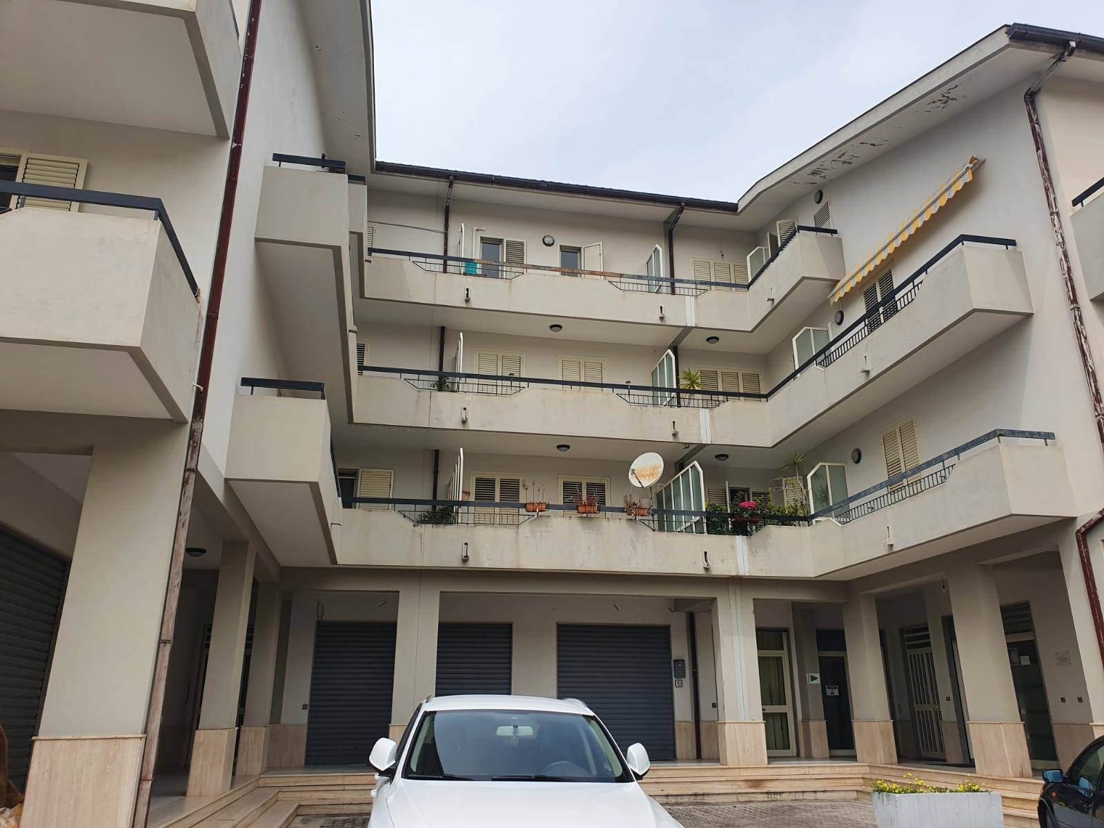 Appartamento in vendita a Torrenova, 5 locali, prezzo € 75.000 | CambioCasa.it