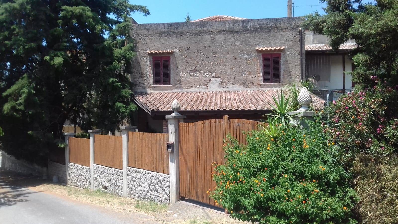 Villa in vendita a Torrenova, 9 locali, prezzo € 365.000 | CambioCasa.it
