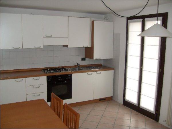 Appartamento in affitto a Udine, 3 locali, zona Zona: Centro storico, prezzo € 480 | CambioCasa.it