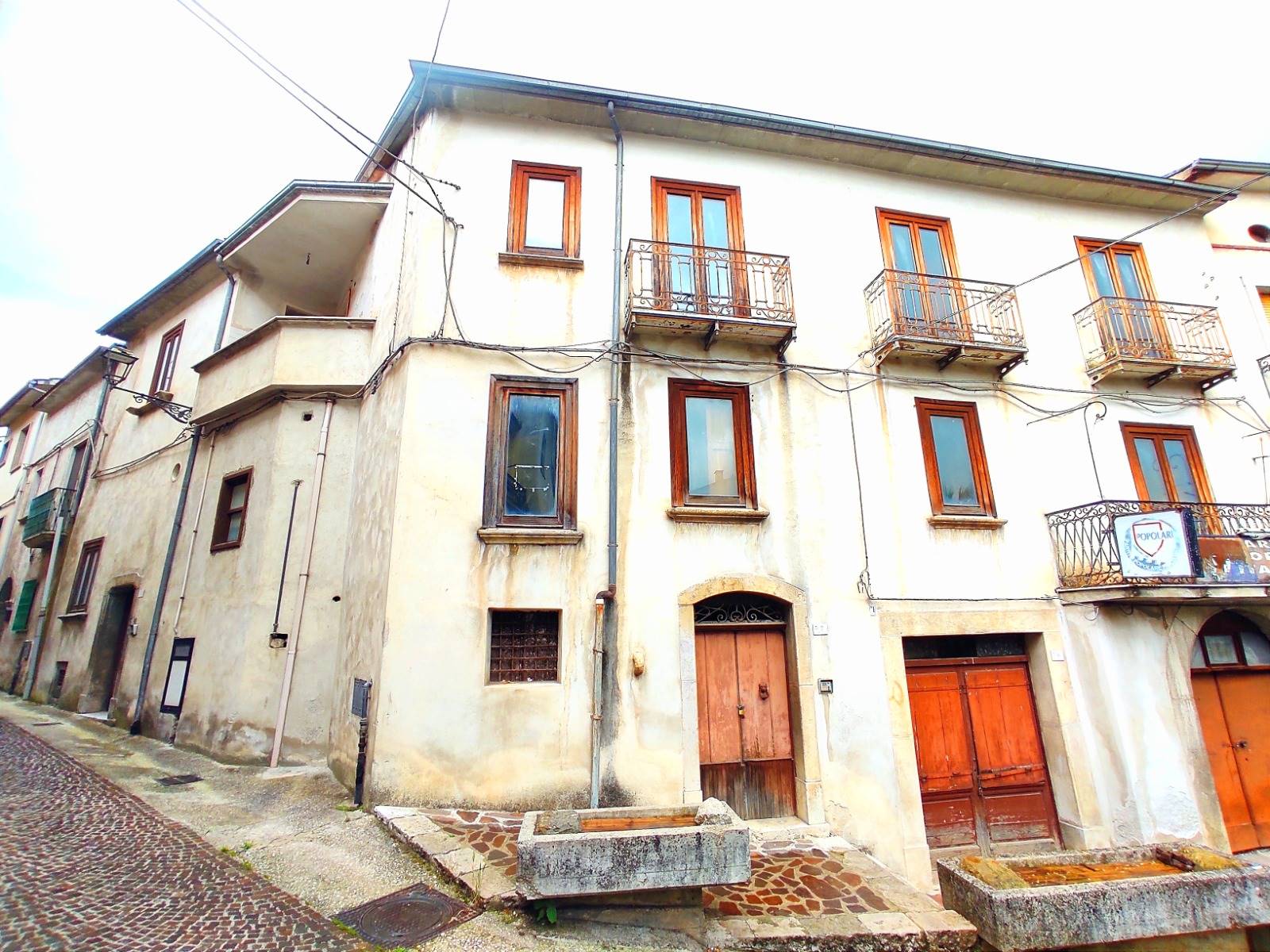 Appartamento in vendita a Polla, 4 locali, prezzo € 80.000 | PortaleAgenzieImmobiliari.it