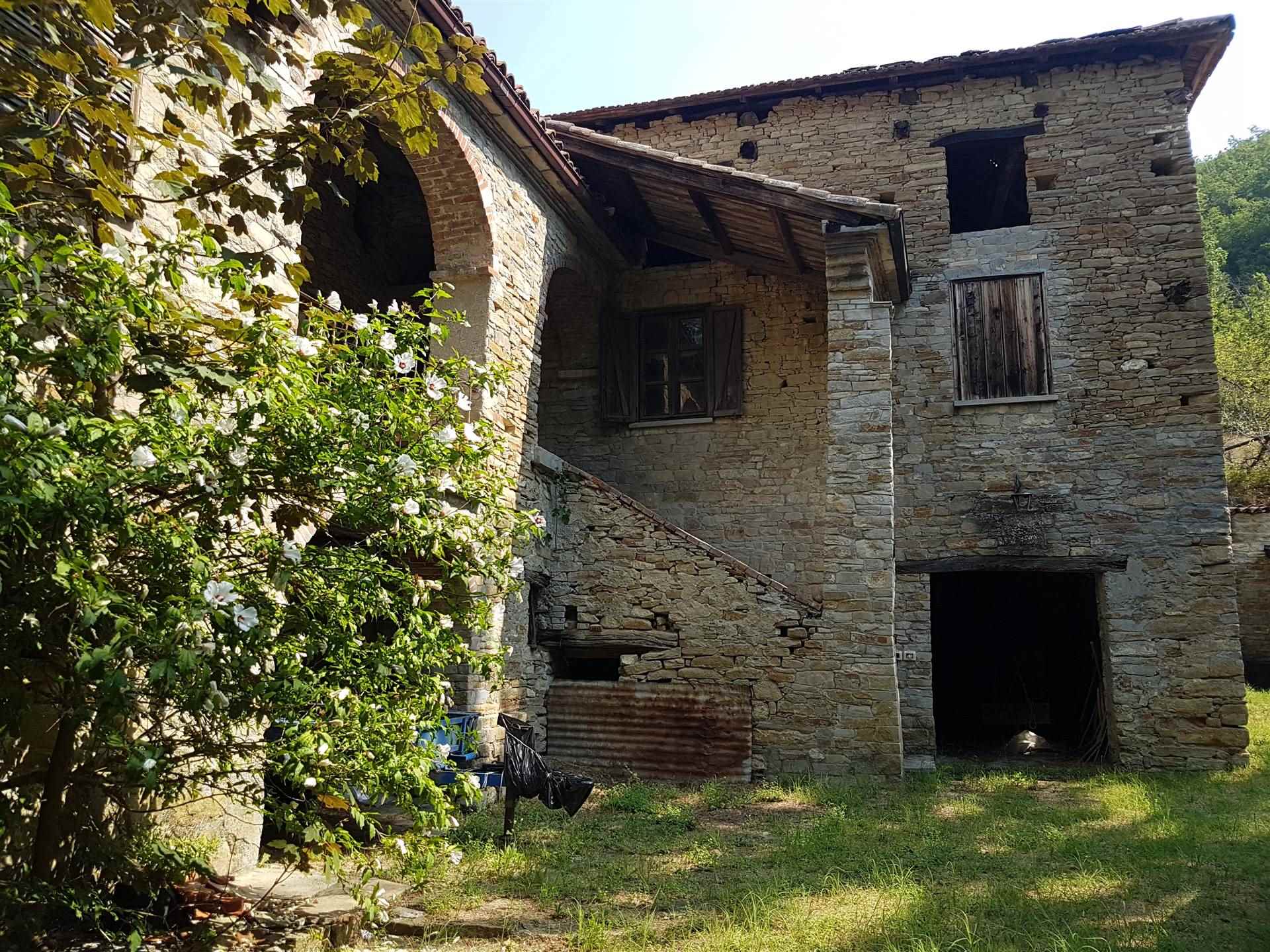Rustico / Casale in vendita a Bistagno, 12 locali, prezzo € 295.000 | CambioCasa.it