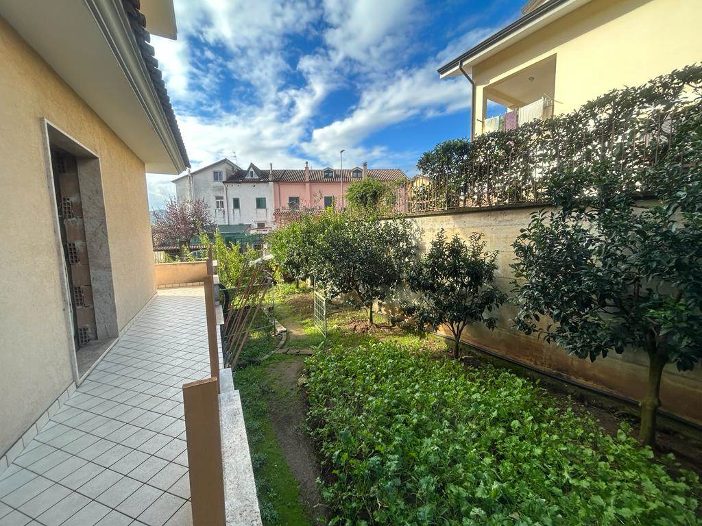 Appartamento in vendita a Giffoni Valle Piana, 5 locali, zona a Maria a Vico, prezzo € 250.000 | PortaleAgenzieImmobiliari.it