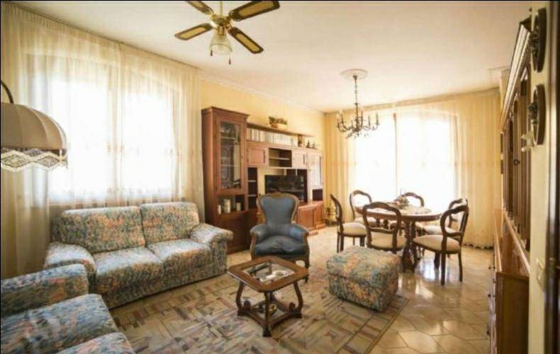Villa Bifamiliare in vendita a Chiusi, 9 locali, prezzo € 250.000 | PortaleAgenzieImmobiliari.it