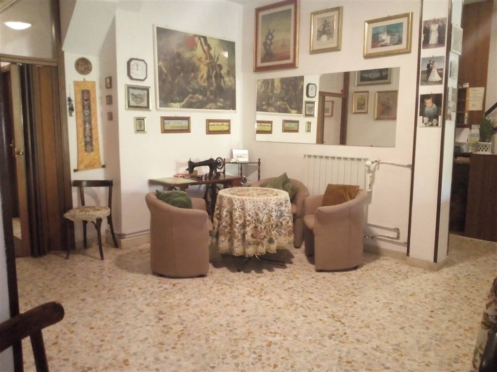 Appartamento in vendita a Chianciano Terme, 12 locali, zona Località: CHIANCIANO TERME, prezzo € 278.000 | PortaleAgenzieImmobiliari.it