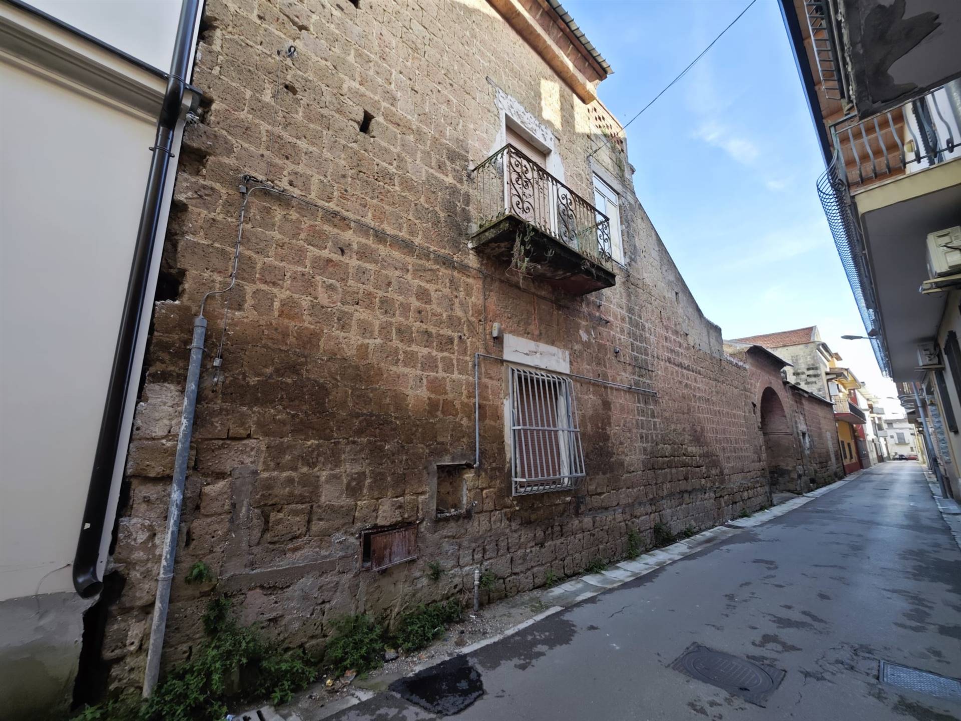 Palazzo / Stabile in vendita a Marcianise, 10 locali, Trattative riservate | PortaleAgenzieImmobiliari.it