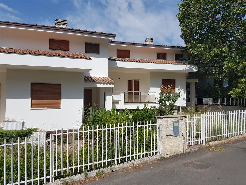 Villa in vendita a Mendicino, 10 locali, zona rio, prezzo € 183.500 | PortaleAgenzieImmobiliari.it