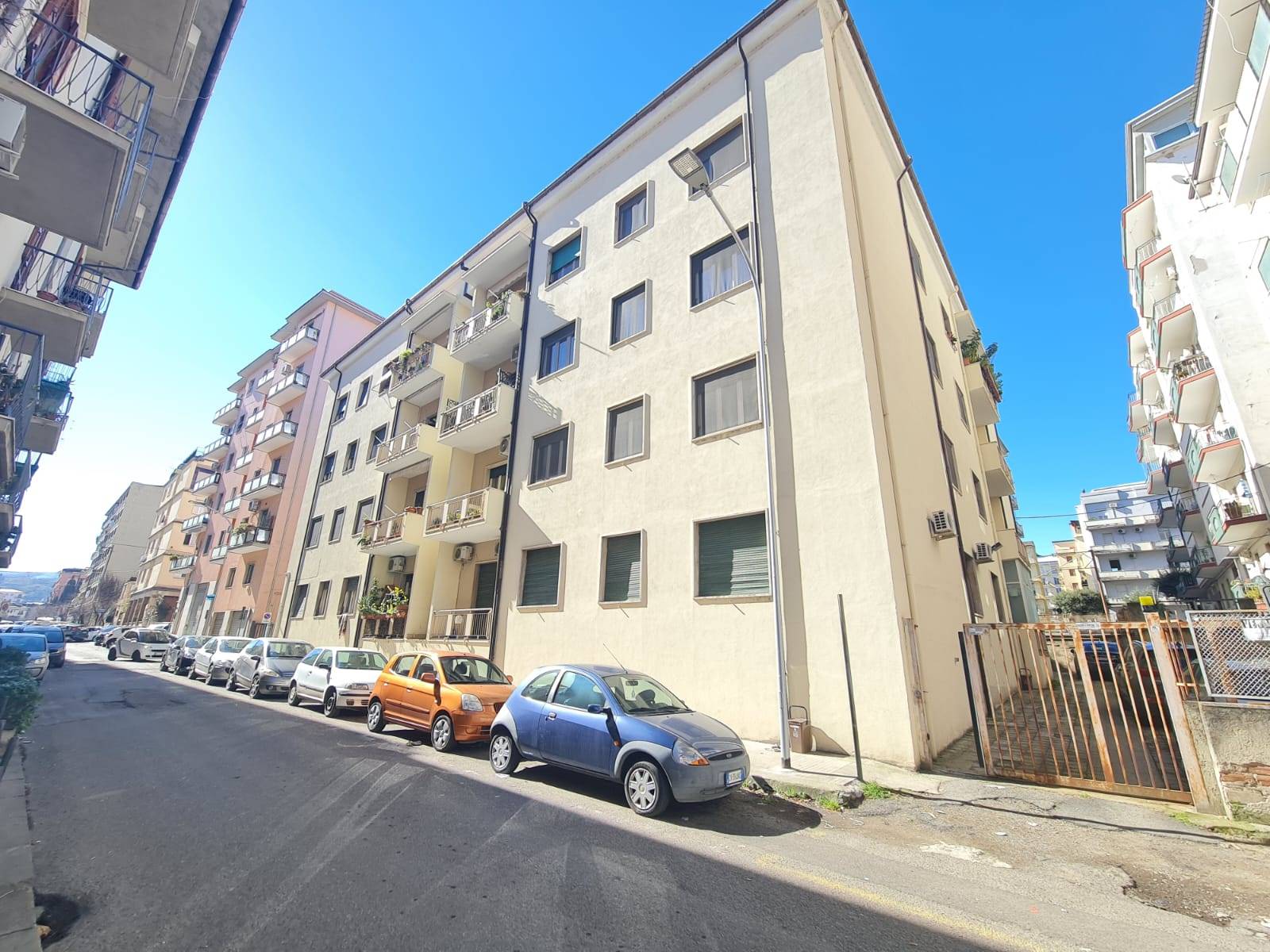 Appartamento in affitto a Cosenza, 4 locali, zona Località: PIAZZA BILOTTI, prezzo € 600 | PortaleAgenzieImmobiliari.it