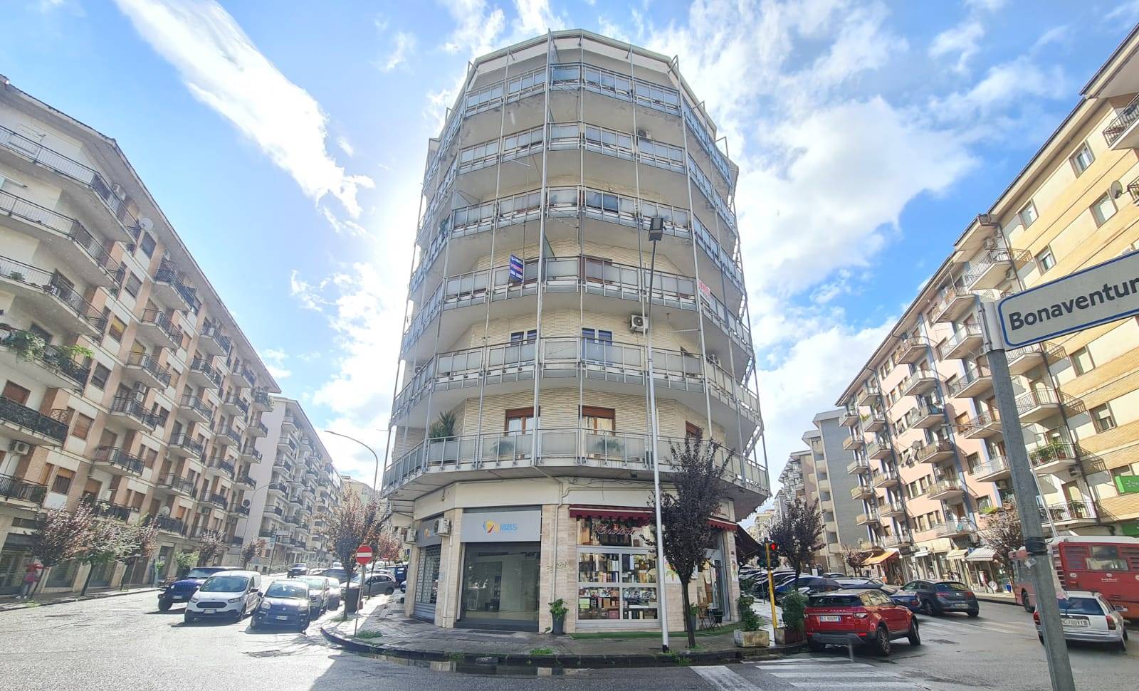 Appartamento in vendita a Cosenza, 10 locali, zona Località: PIAZZA ZUMBINI, prezzo € 275.000 | PortaleAgenzieImmobiliari.it