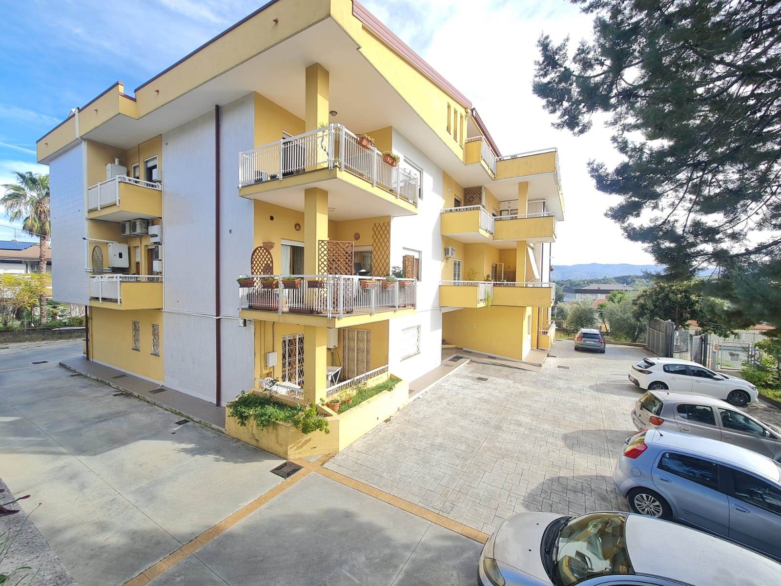 Appartamento in vendita a Castrolibero, 6 locali, zona Località: ANDREOTTA, prezzo € 138.000 | CambioCasa.it