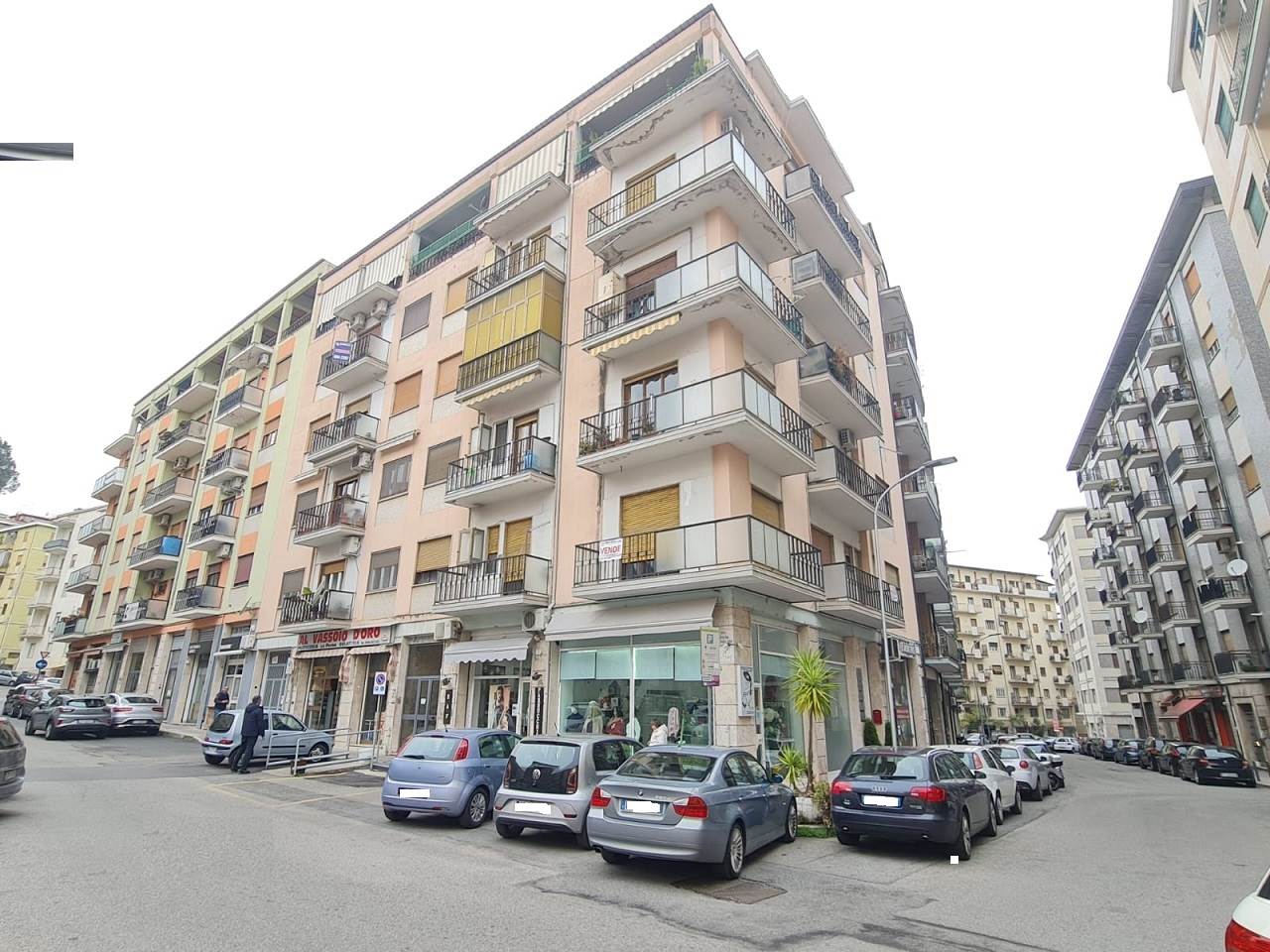 Appartamento in vendita a Cosenza, 6 locali, zona Località: VIALE DELLA REPUBBLICA, prezzo € 100.000 | PortaleAgenzieImmobiliari.it