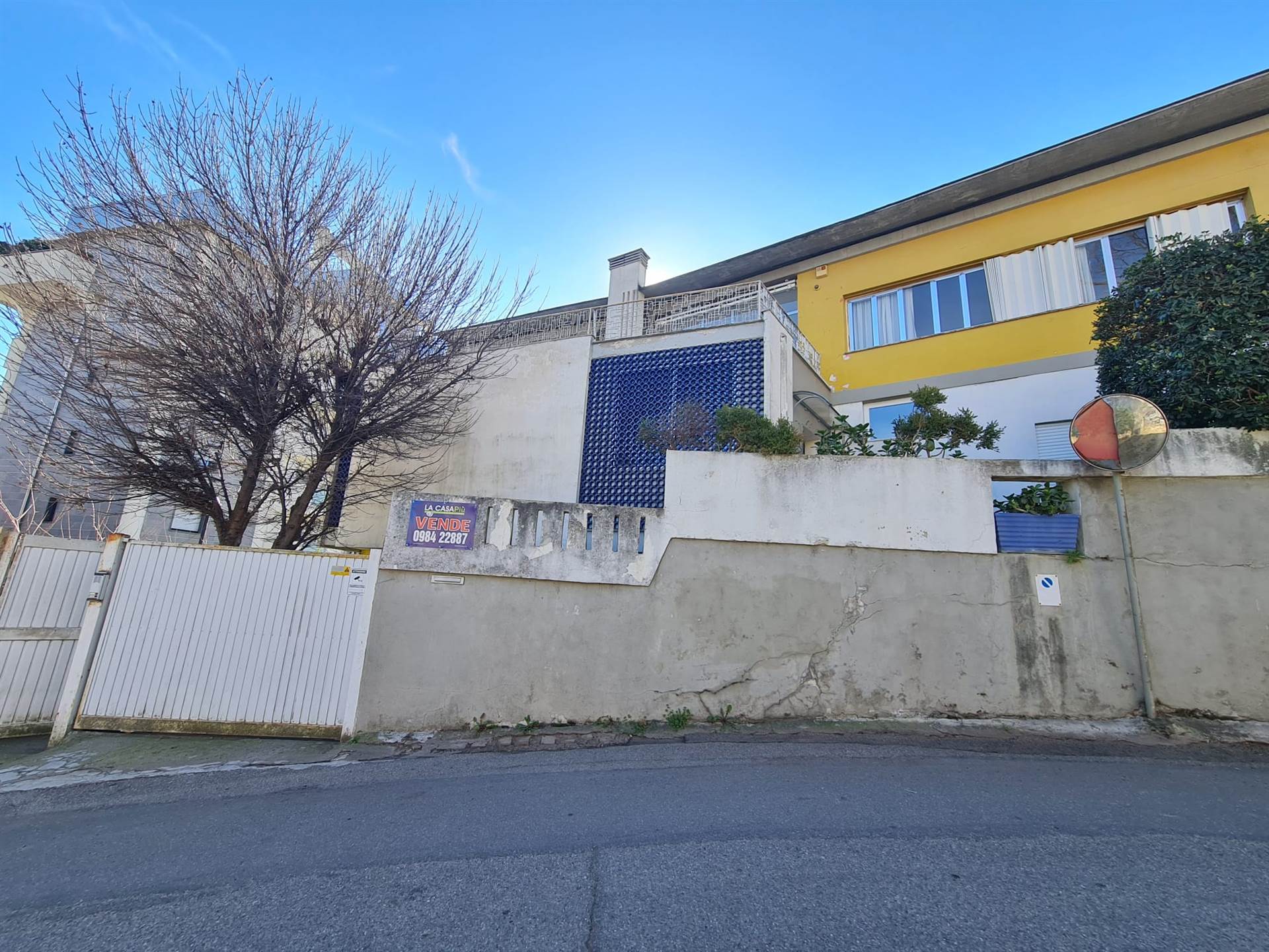 Appartamento in vendita a Cosenza, 14 locali, zona Località: VIALE DELLA REPUBBLICA, prezzo € 380.000 | PortaleAgenzieImmobiliari.it