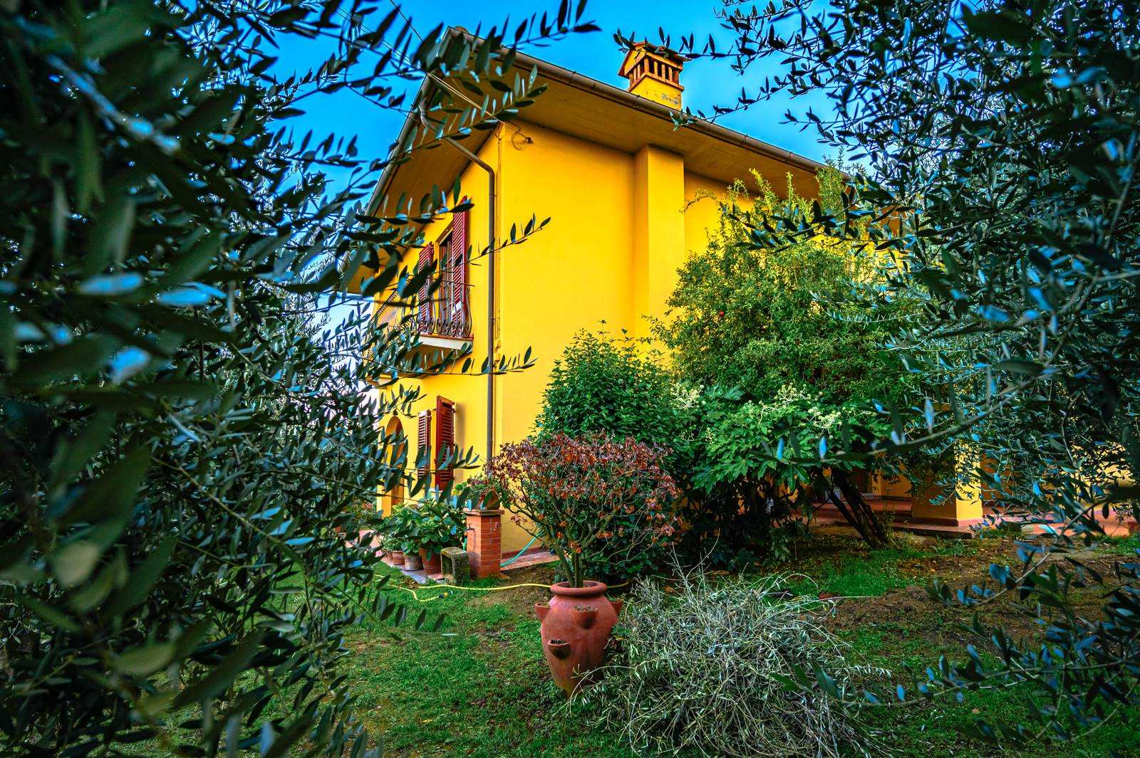 Villa in vendita a Quarrata, 8 locali, zona iano, prezzo € 700.000 | PortaleAgenzieImmobiliari.it