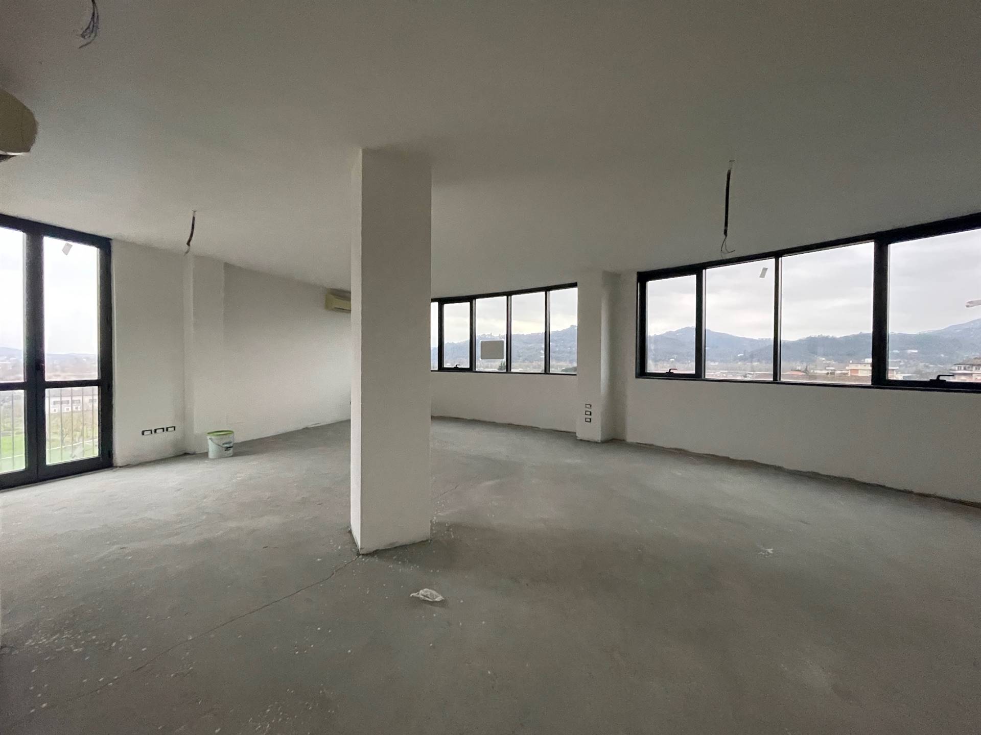 Ufficio / Studio in vendita a Bolano, 4 locali, zona rana, prezzo € 100.000 | PortaleAgenzieImmobiliari.it