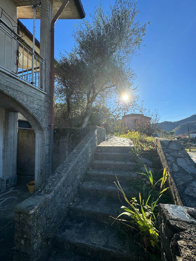 Villa in vendita a Beverino, 4 locali, zona Località: CASTIGLIONE DI VARA, prezzo € 205.000 | PortaleAgenzieImmobiliari.it
