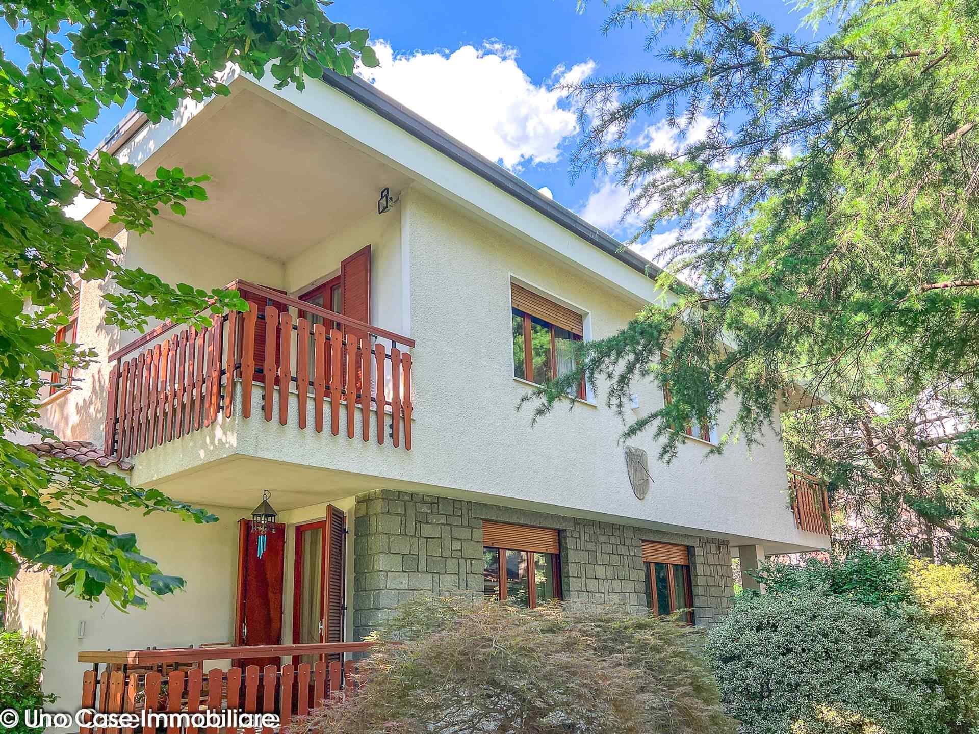Villa in vendita a Pont-Saint-Martin, 13 locali, prezzo € 495.000 | CambioCasa.it