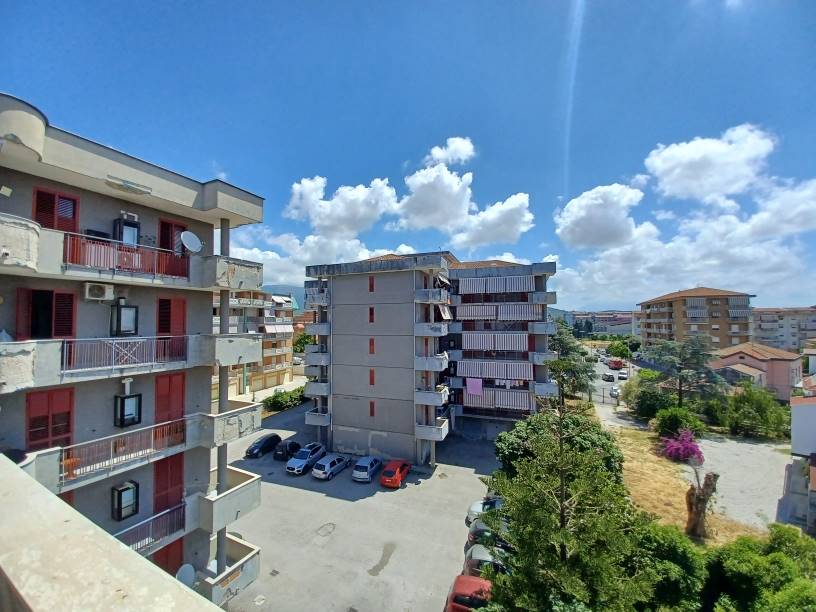 Appartamento in vendita a Battipaglia, 4 locali, prezzo € 138.000 | PortaleAgenzieImmobiliari.it