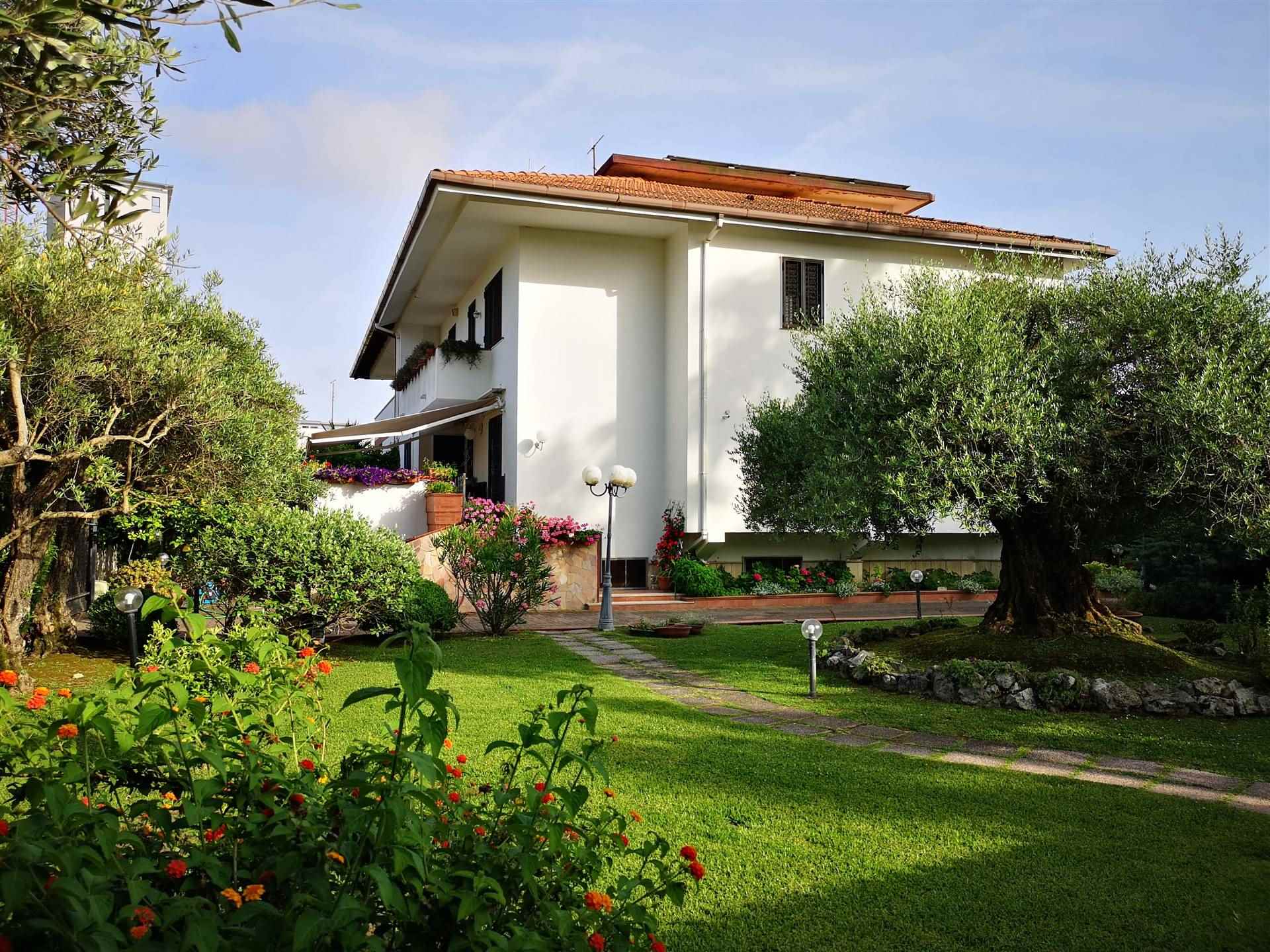 Villa in vendita a Salerno, 8 locali, zona Località: SAN LEONARDO / ARECHI / MIGLIARO, prezzo € 920.000 | PortaleAgenzieImmobiliari.it