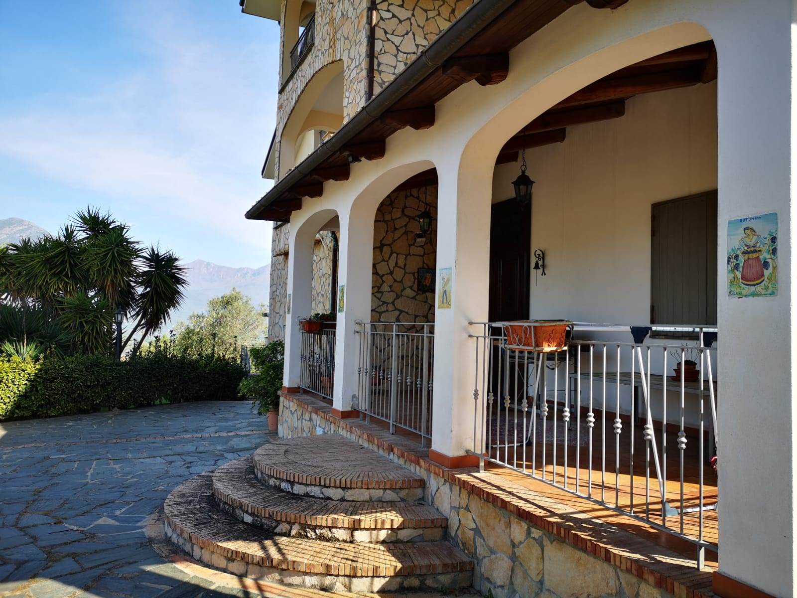 Villa in vendita a Giffoni Valle Piana, 10 locali, zona a Maria a Vico, prezzo € 490.000 | PortaleAgenzieImmobiliari.it